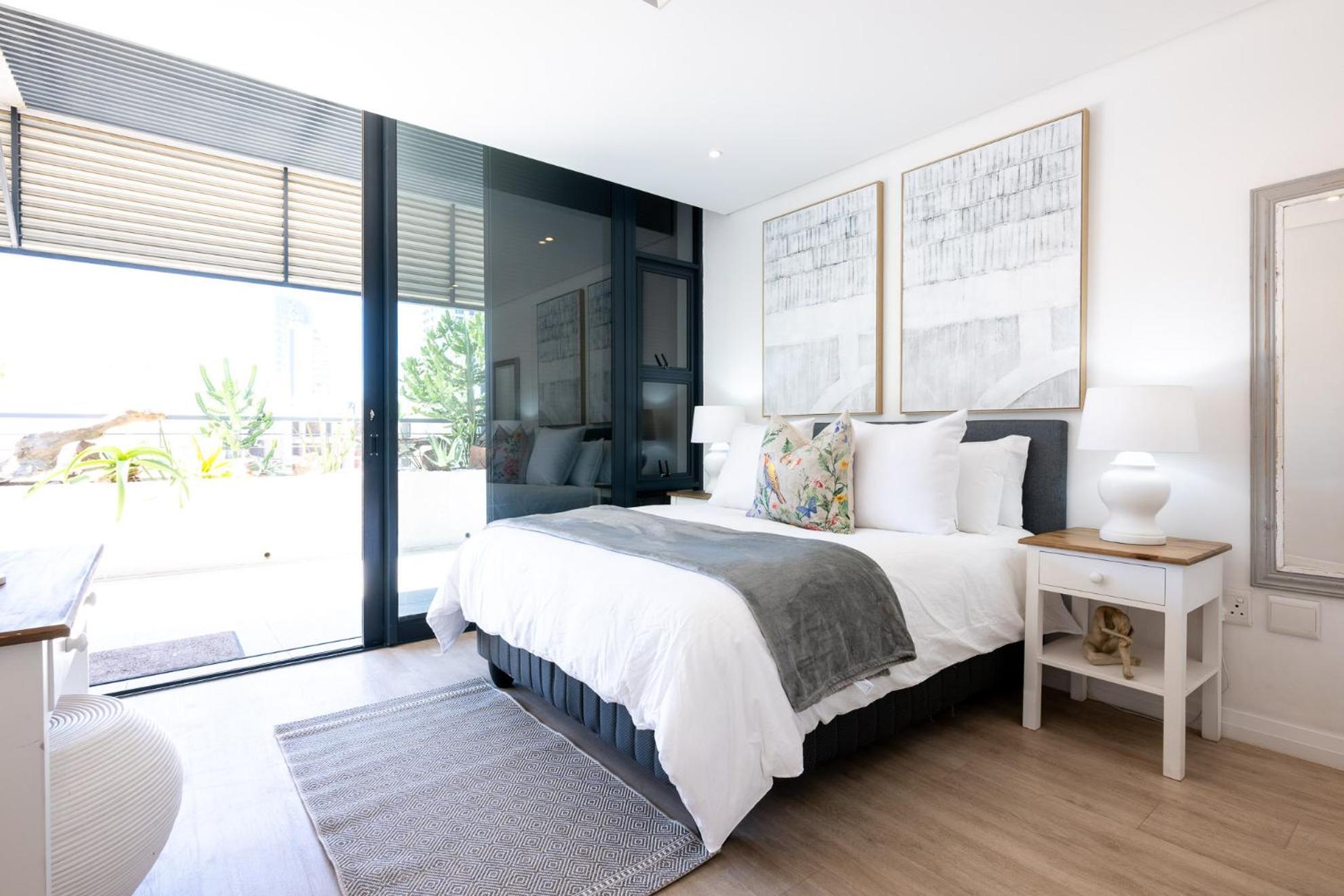 Stylish Penthouse Beacon Rock 321 With Inverter Durban