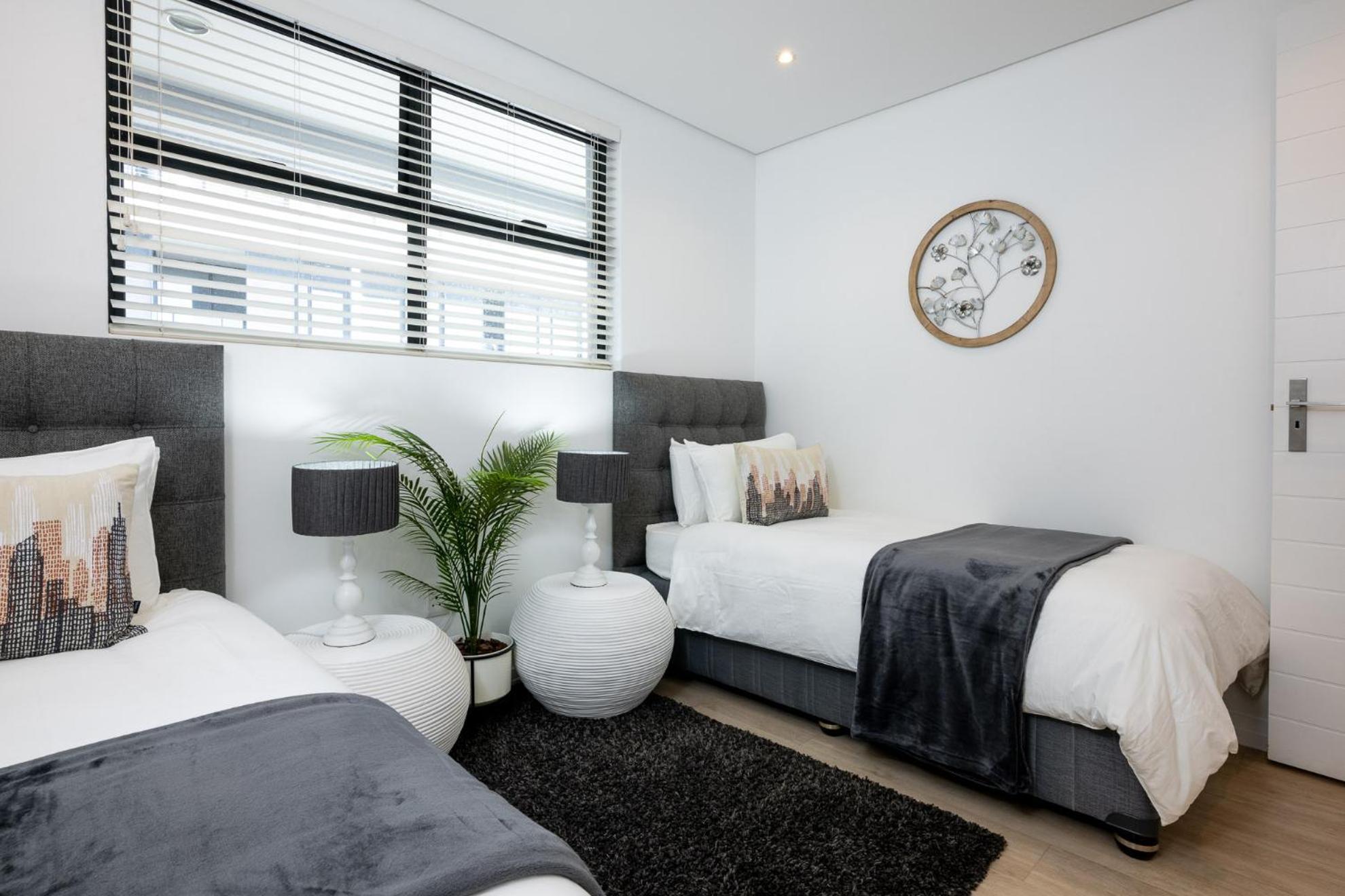 Stylish Penthouse Beacon Rock 321 With Inverter Apartment Durban