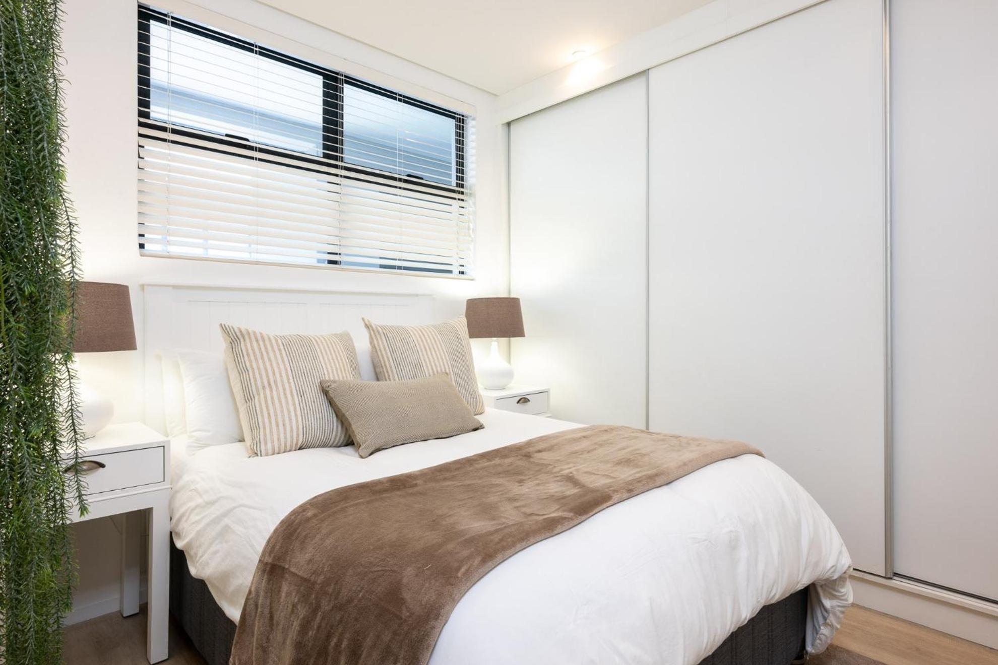 Stylish Penthouse Beacon Rock 321 With Inverter Durban